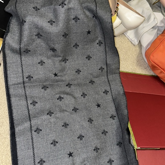 Never used Gucci 🧣 scarf - Picture 3 of 4